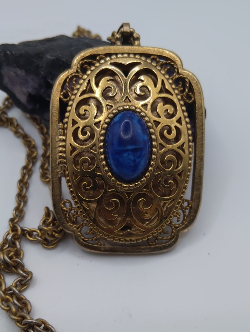 Avon Yesteryear Locket Necklace 1973 - Picture 2 of 8